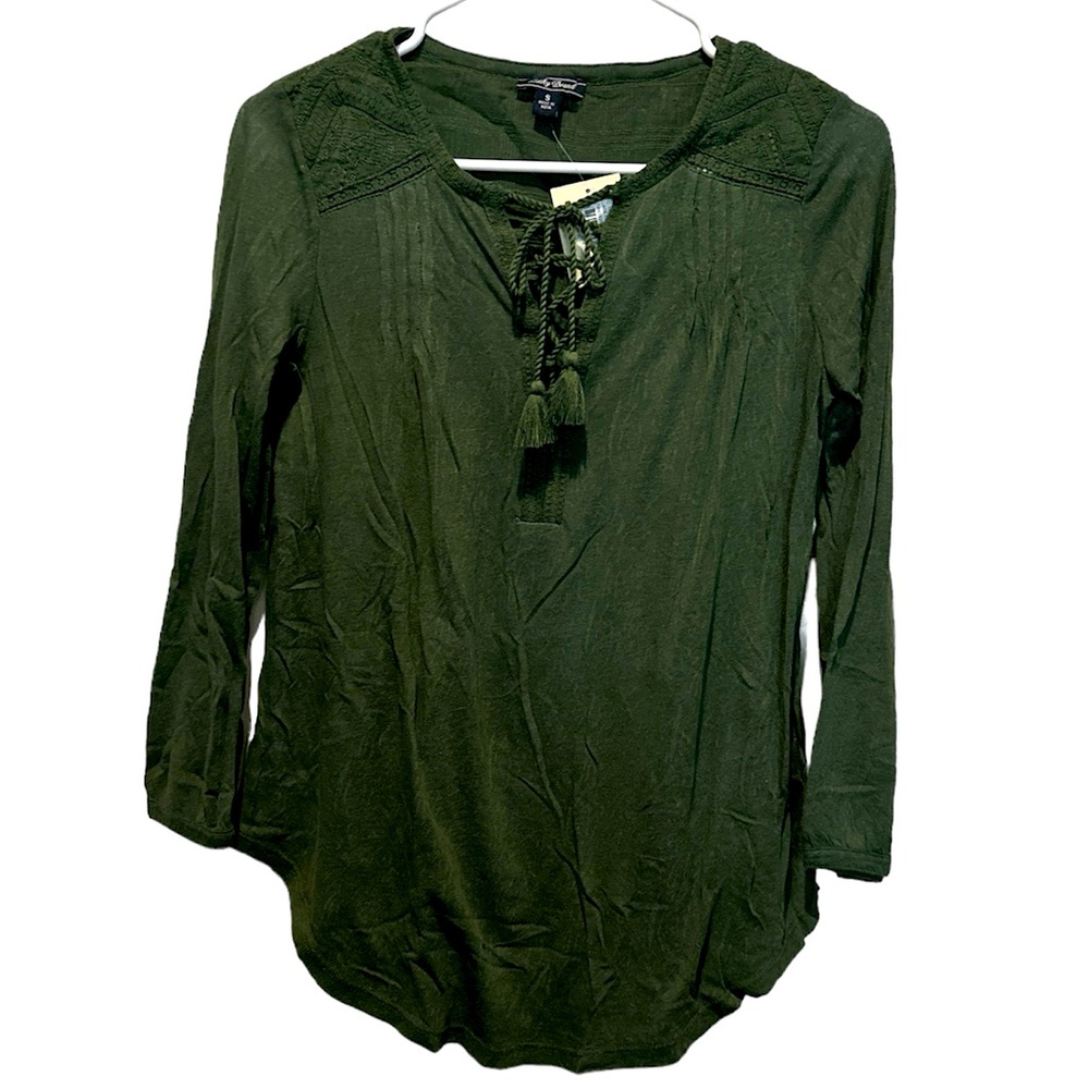 Women’s long-sleeved blouse